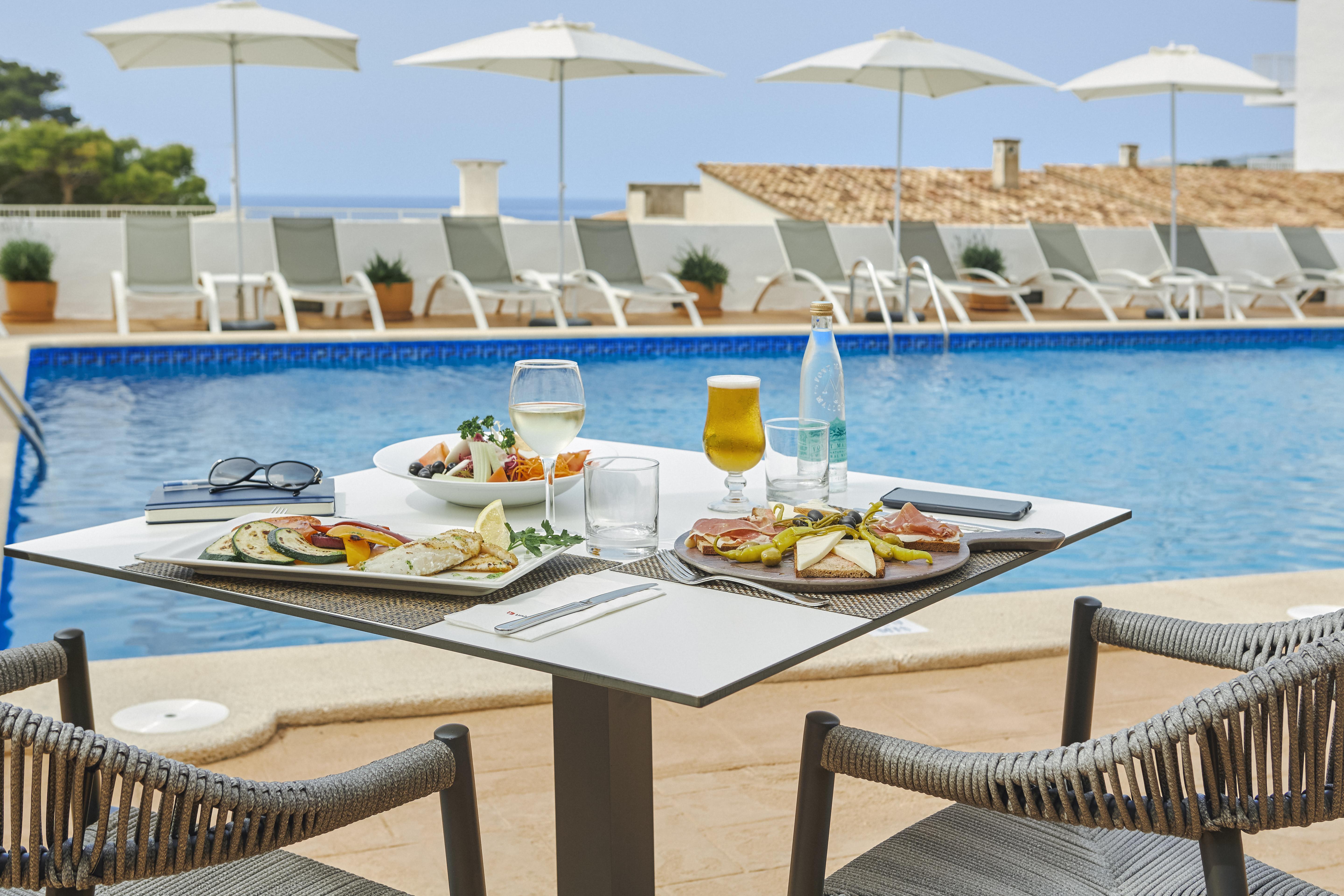 Universal Don Camilo Apartahotel 4*