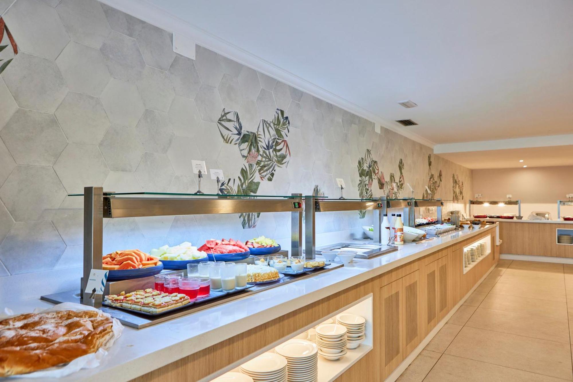 Universal Don Camilo Apartahotel 4*