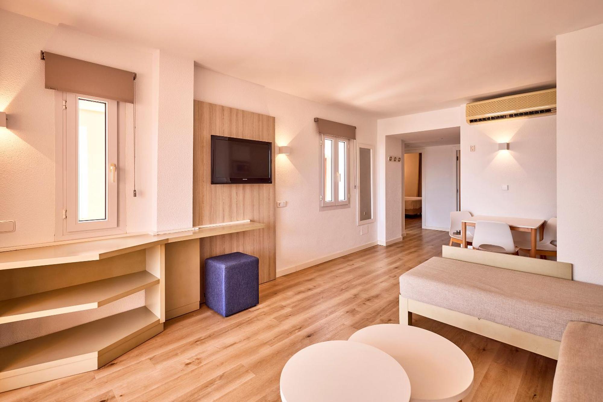 Universal Don Camilo Aparthotel Sant Elm