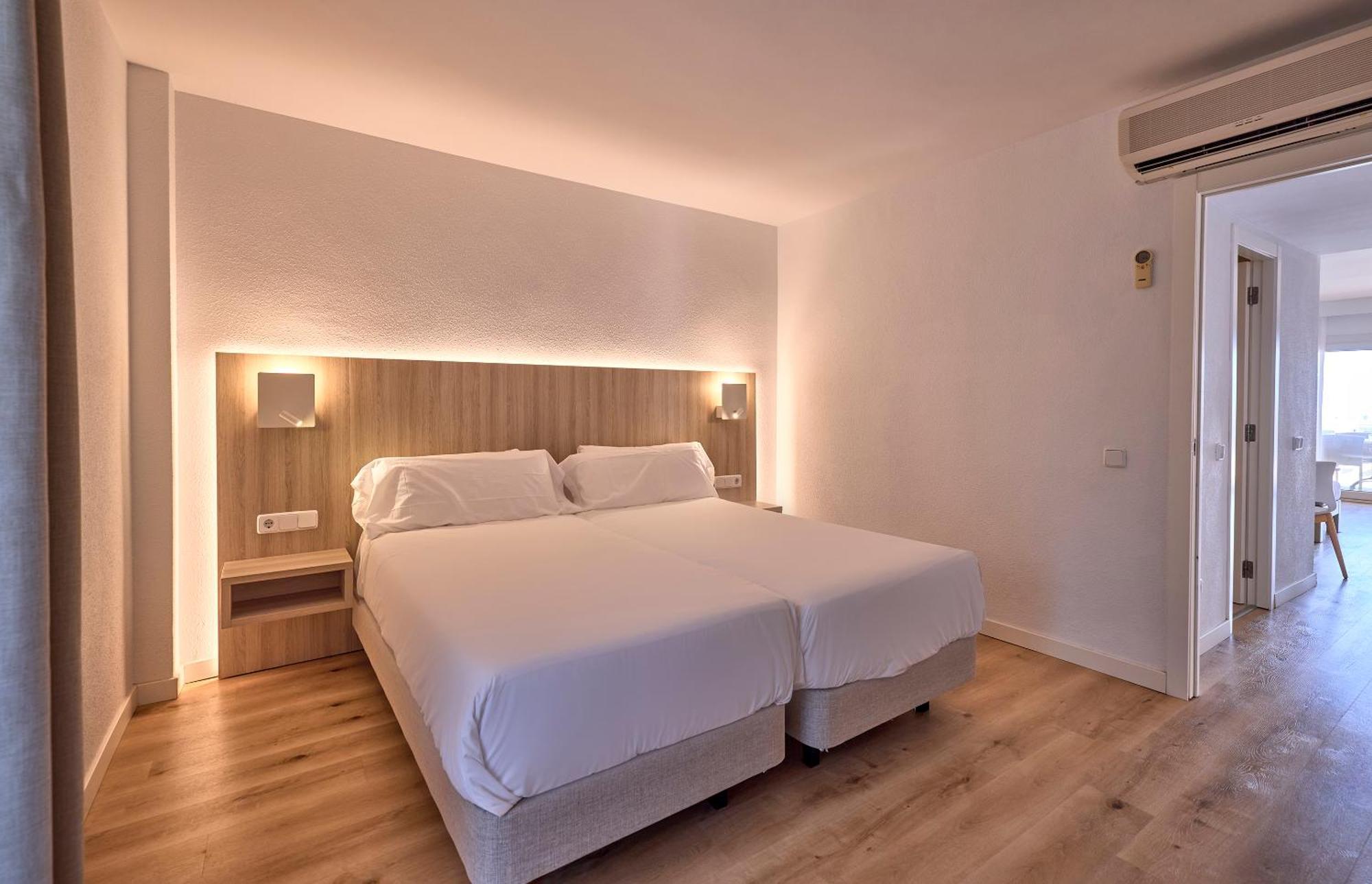 Universal Don Camilo Aparthotel 4*