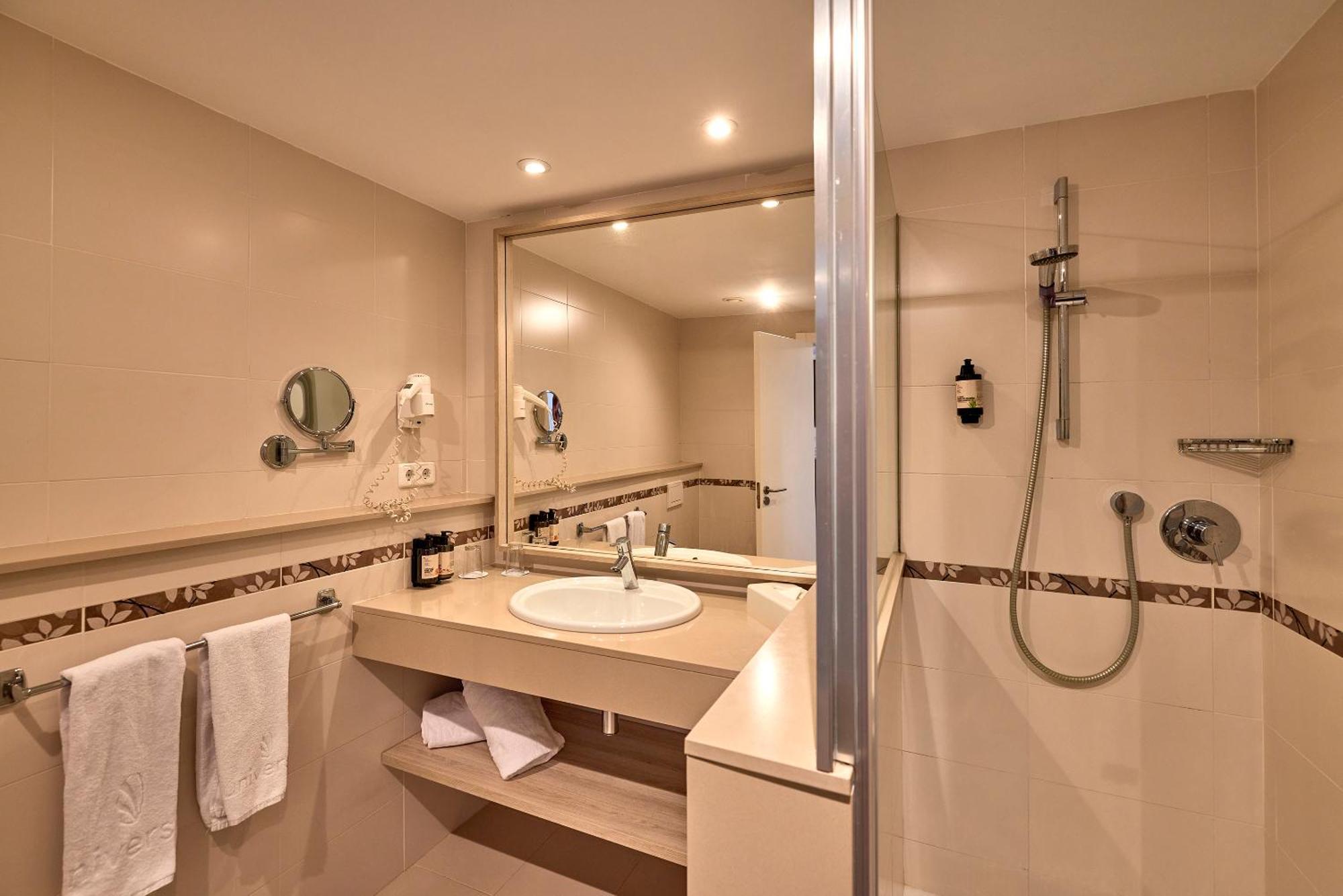 Universal Don Camilo 4* Sant Elm