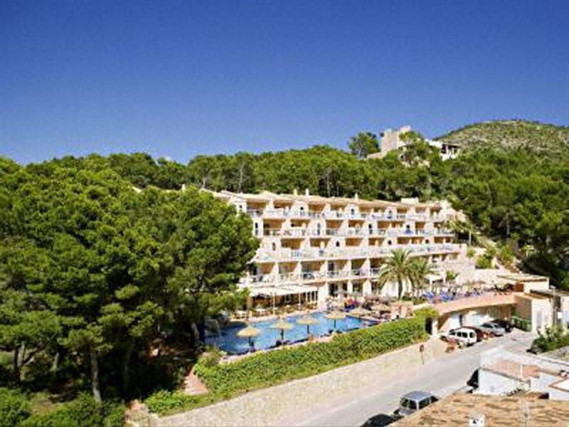 Universal Don Camilo 4*
