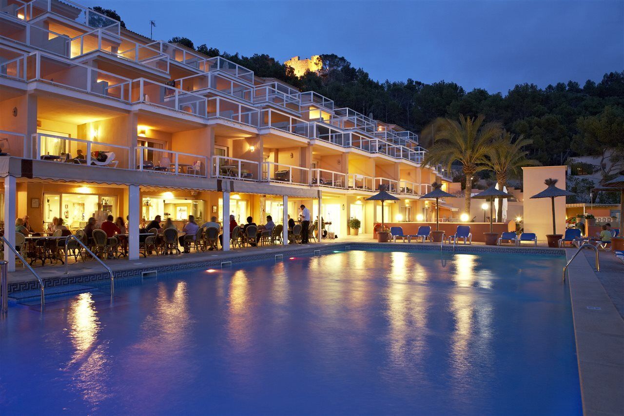 Universal Don Camilo 4*