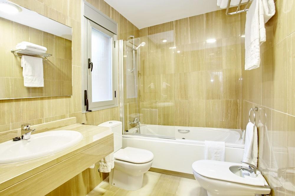 Universal Don Camilo Apartahotel